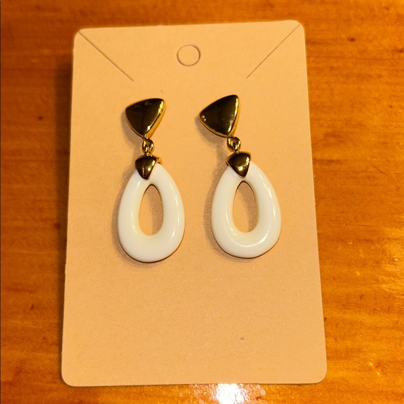 Jewelry - White Enamel & Gold Tone Teardrop Dangle Post Earrings Vintage 80s